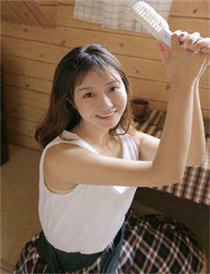 三女性